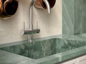 Столешница из керамогранита с мраморным эффектом