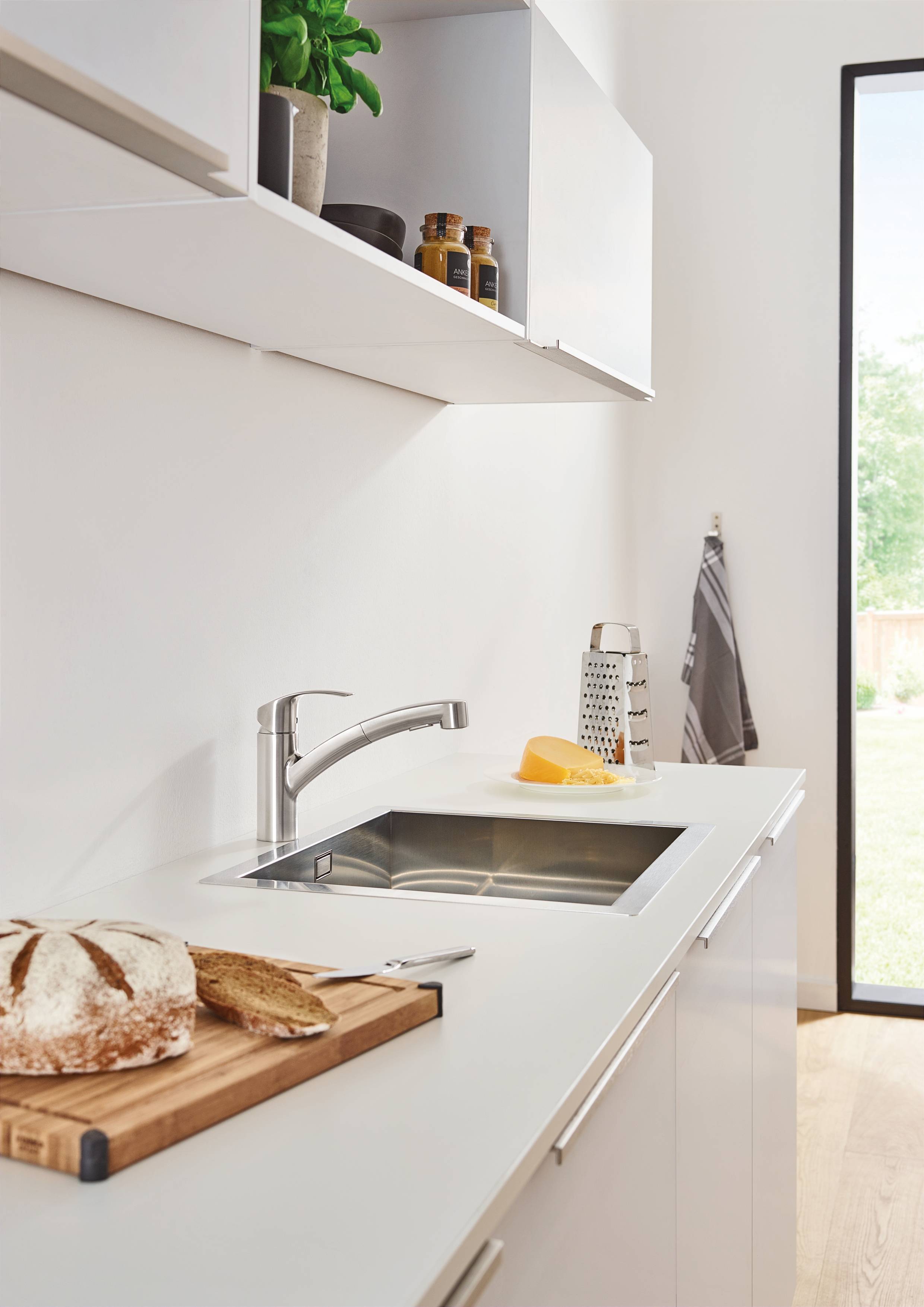 Смеситель для кухни GROHE Eurosmart с выдвижным изливом, низкий излив, суперсталь (30305DC0) - Вид №3