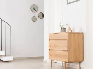 Настенное зеркало с круглой рамой