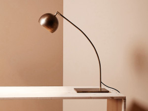 Светодиодная настольная лампа с регулируемой яркостью