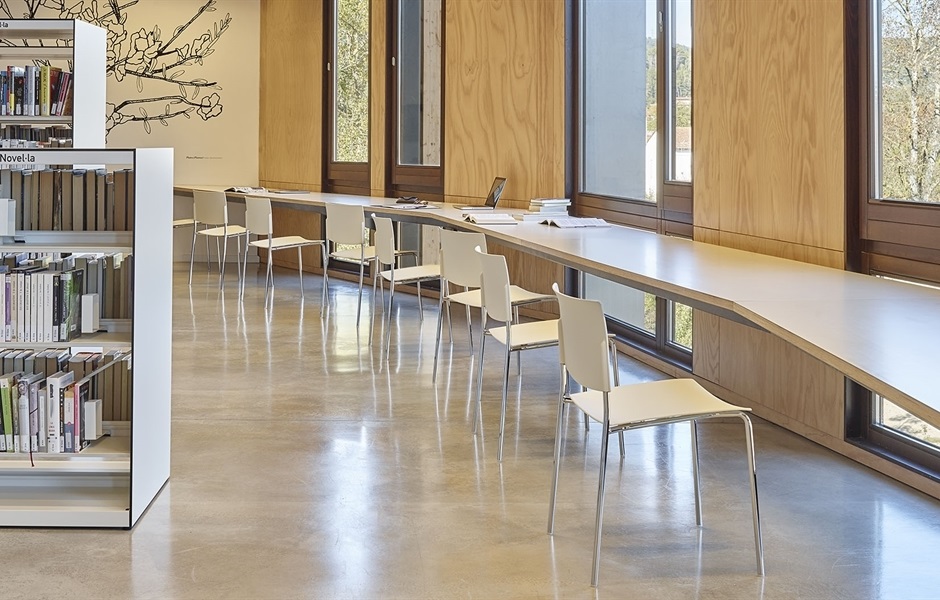 037526 Стул Andreu World Sit