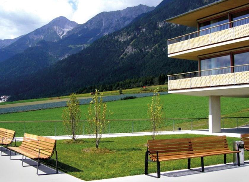 URBIDERMIS Скамья из массива дерева с подлокотниками со спинкой Bilateral sun-id-1494406 - Вид №2