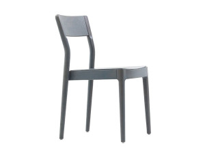 Деревянный стул