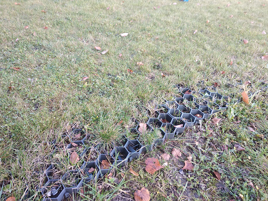 Газонная решетка ЭкоПарк черная 335*335*40мм ГеоПластБорд GPBST-102 - Вид №3