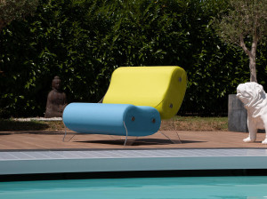 Кресло с подлокотниками