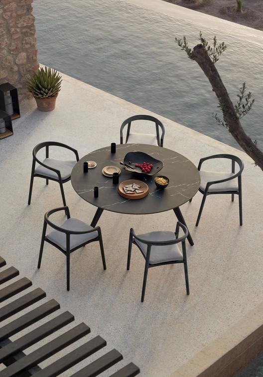 MNST979 Обеденный стол teak nero ⌀80см Manutti Torsa - Вид №24