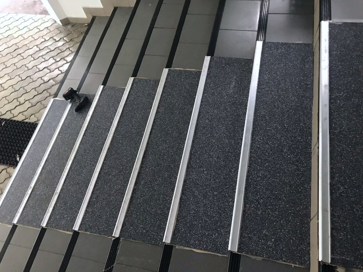 9.3.4AS.Bg Противоскользящие накладки на ступени Alegria step и Alegria step waterproof  - Вид №6