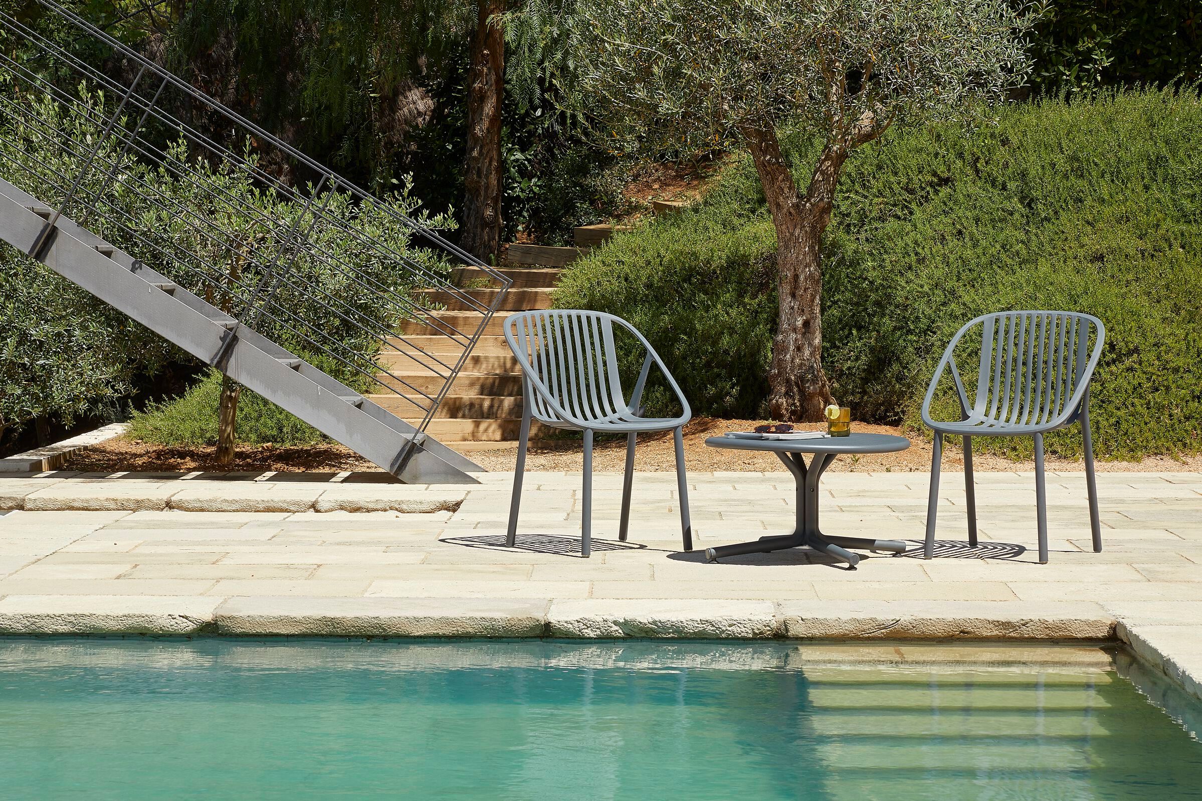 Низкий круглый стол из полипропилена Resol Bini ARCH-00104397 - Вид №1