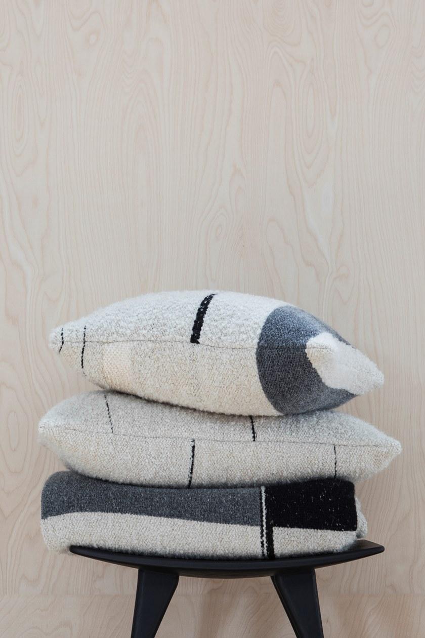 Ethnicraft Прямоугольная подушка из ткани Refined layers 21035 - Вид №4