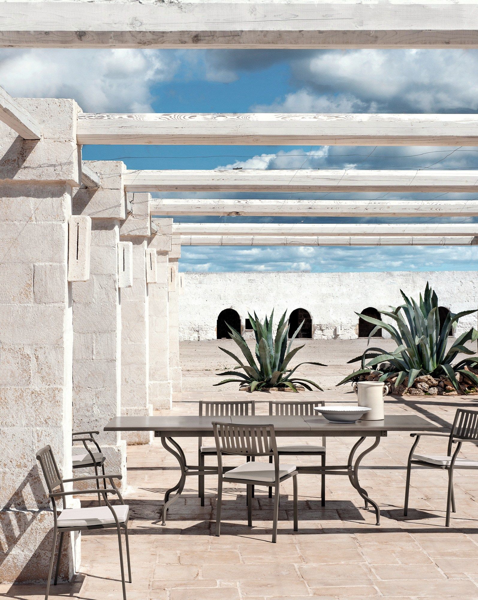 Стальной штабелируемый садовый стул Ethimo эликсир ARCH-00017683 - Вид №1