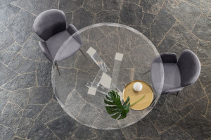 Фиксированный стол с оргстеклом и хрустальной столешницей