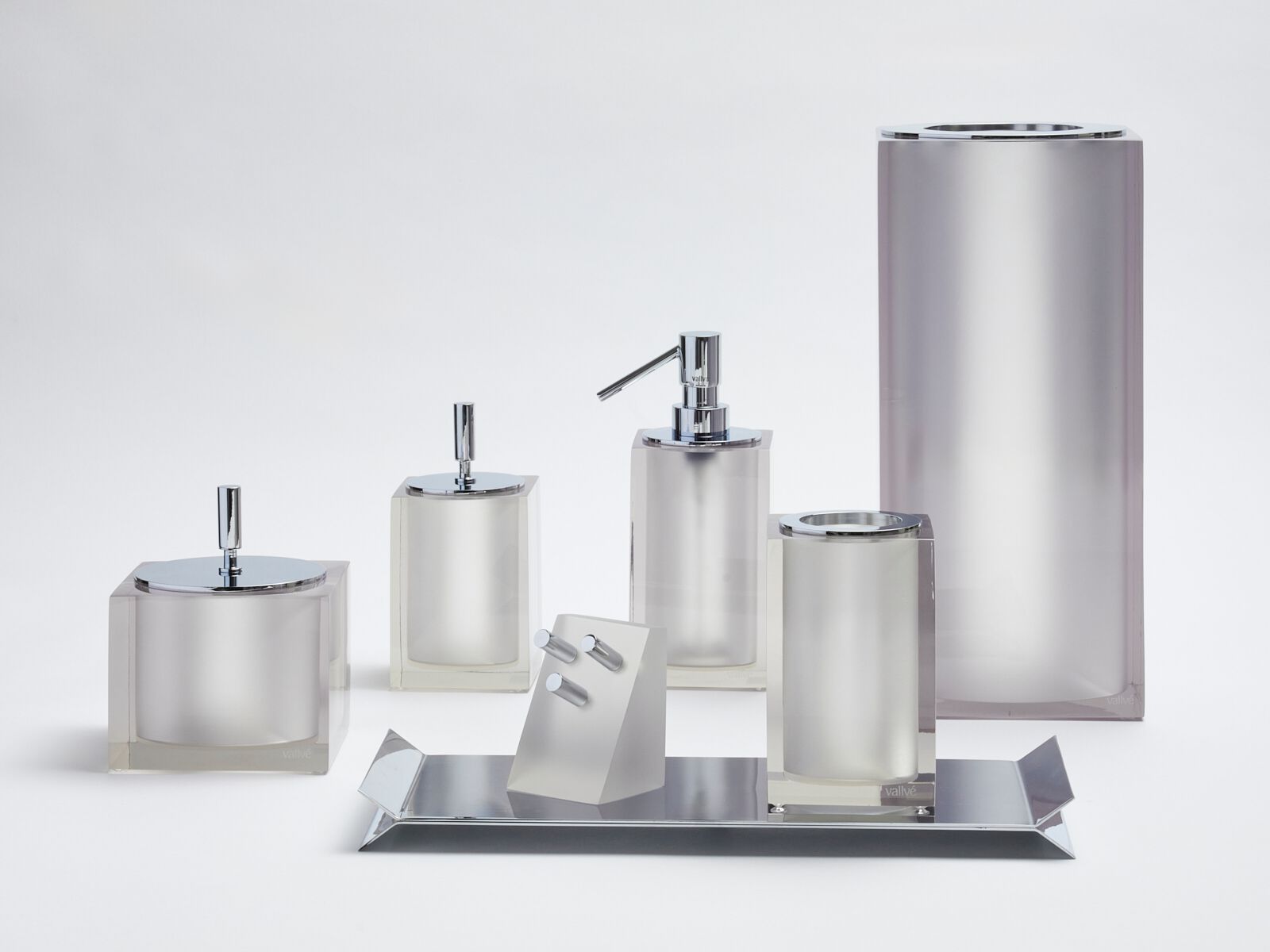 Диспенсер для мыла из смолы Vallvé ГЛЯНЦЕВЫЙ СВЕТЛО-СЕРЕБРИСТЫЙ ARCH-00111256 - Вид №1