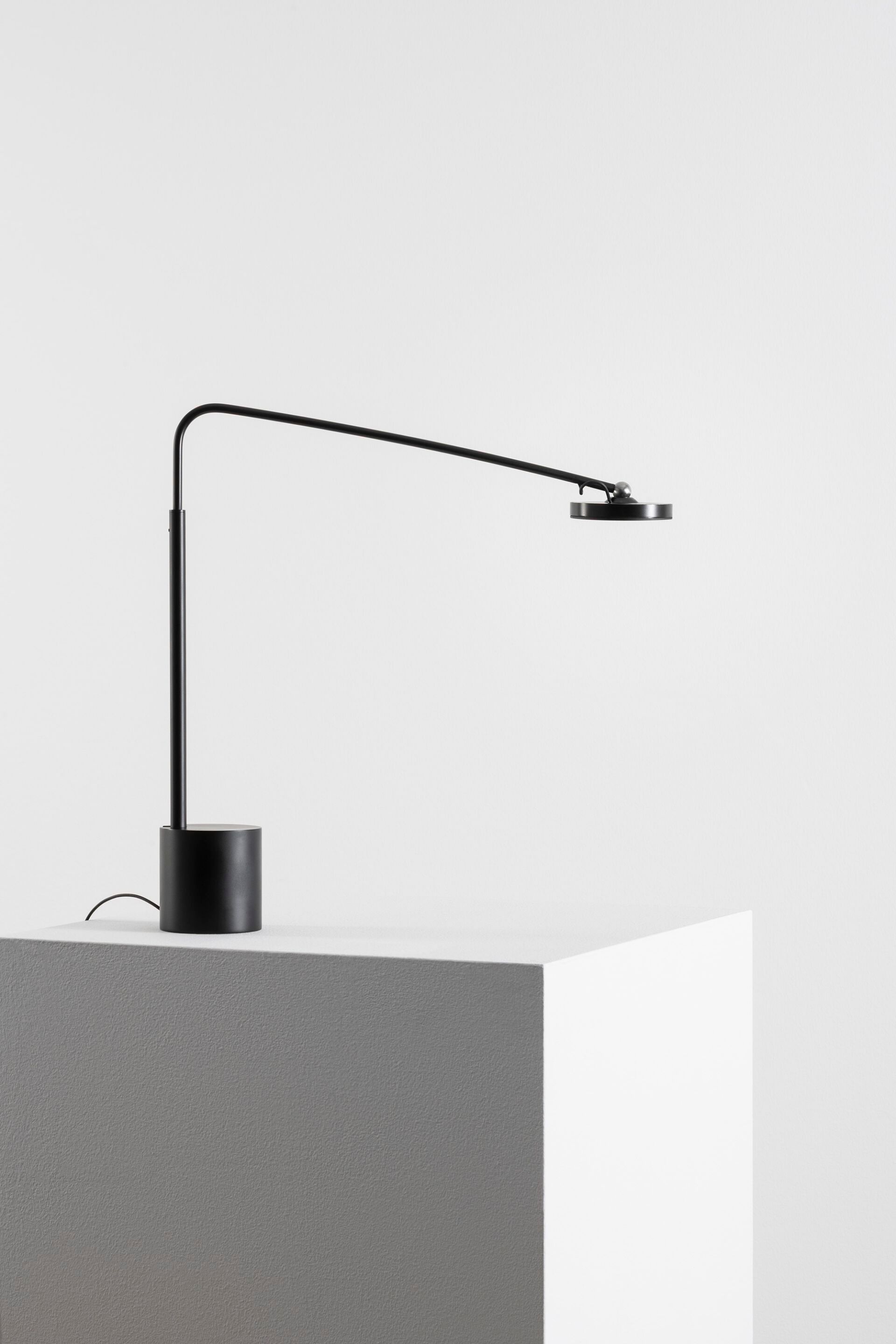 Регулируемая светодиодная настольная лампа Artemide Гельголанд ARCH-00065961