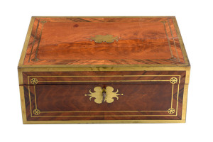 SOR27563 Коробка для письма из красного дерева с латунным переплетом ijlbrown