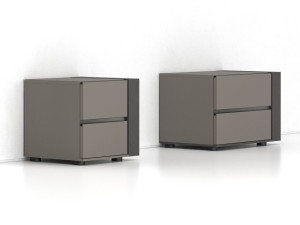 Деревянная тумбочка с ящиками