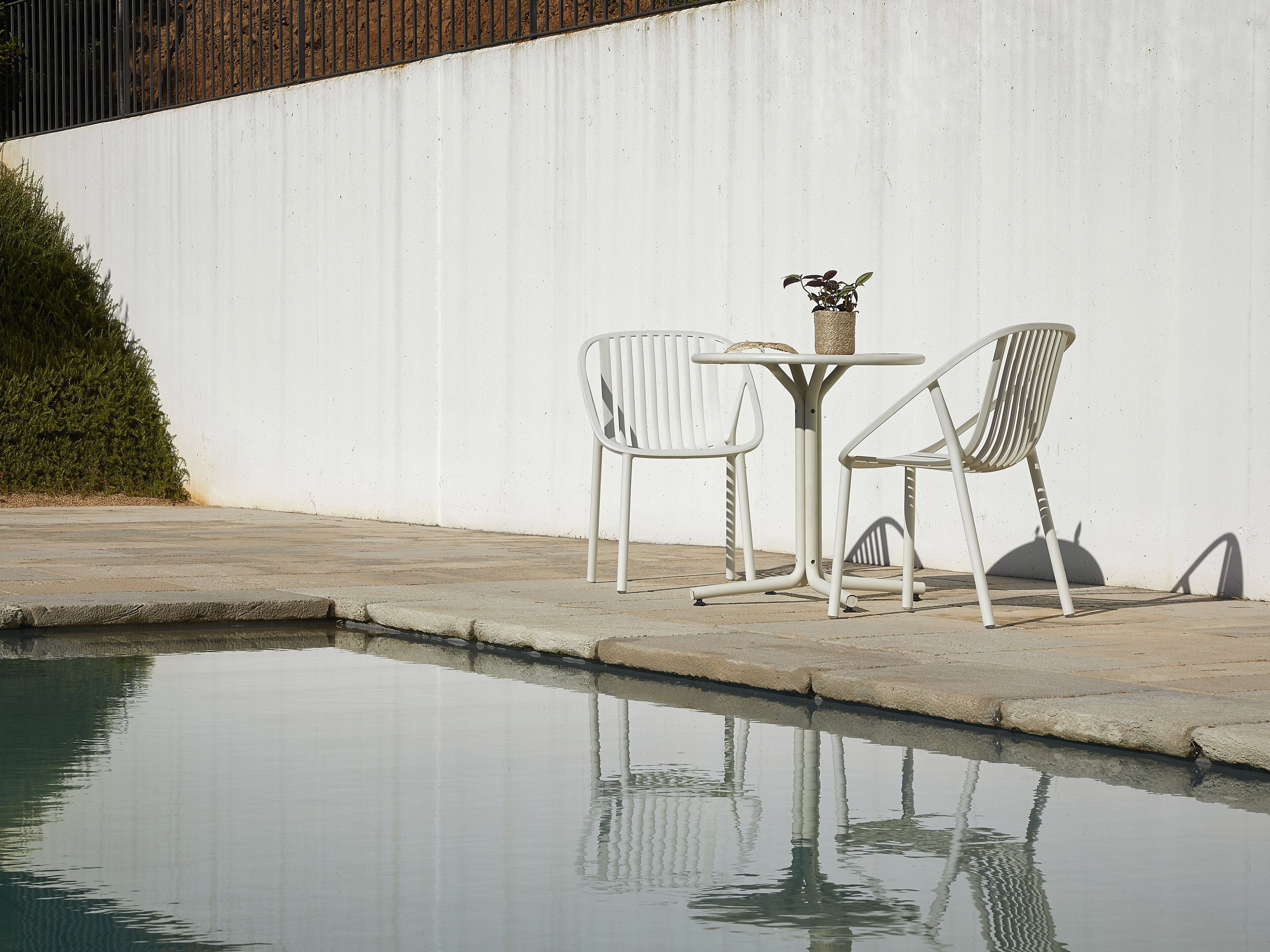 Круглый стол из полипропилена Resol Bini ARCH-00137139 - Вид №1