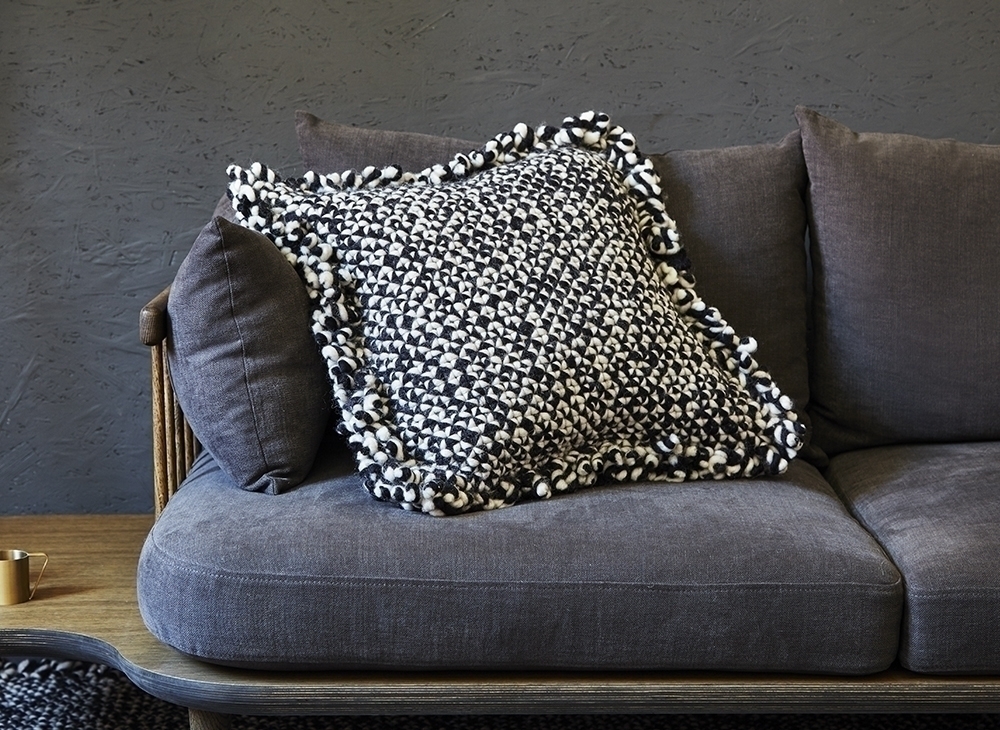 100324 Подушка Black & White GAN Waan - Вид №2