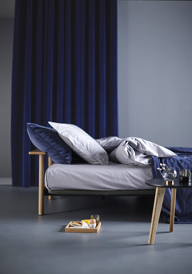 Диван Balder с матрасом Soft Spring, черной металлической рамой и ножками из дуба, светло-голубой Innovation Living BALDER552 - Вид №2