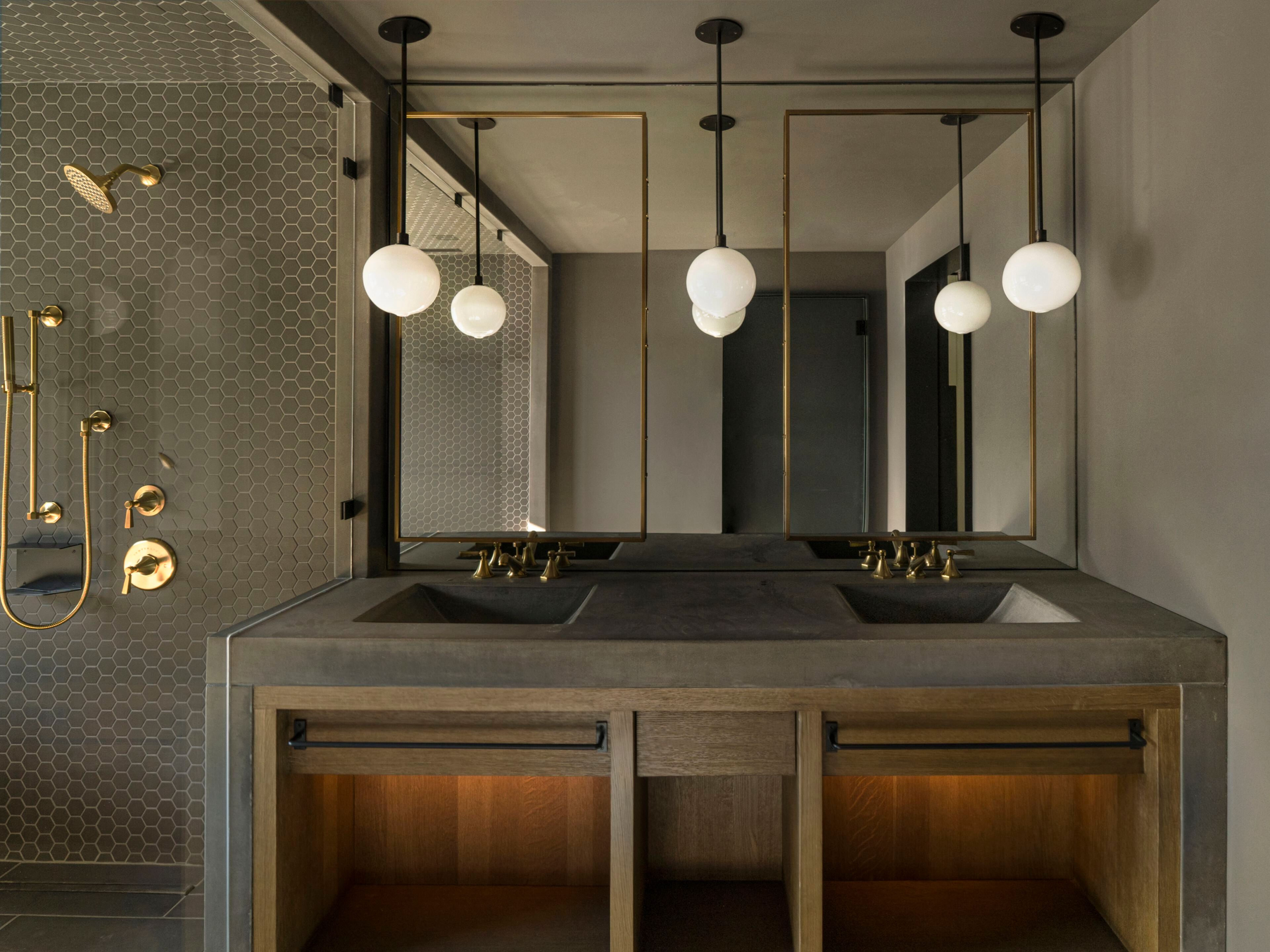 Подвесной светильник из латуни и выдувного стекла SkLO Stem ARCH-00086435 - Вид №1