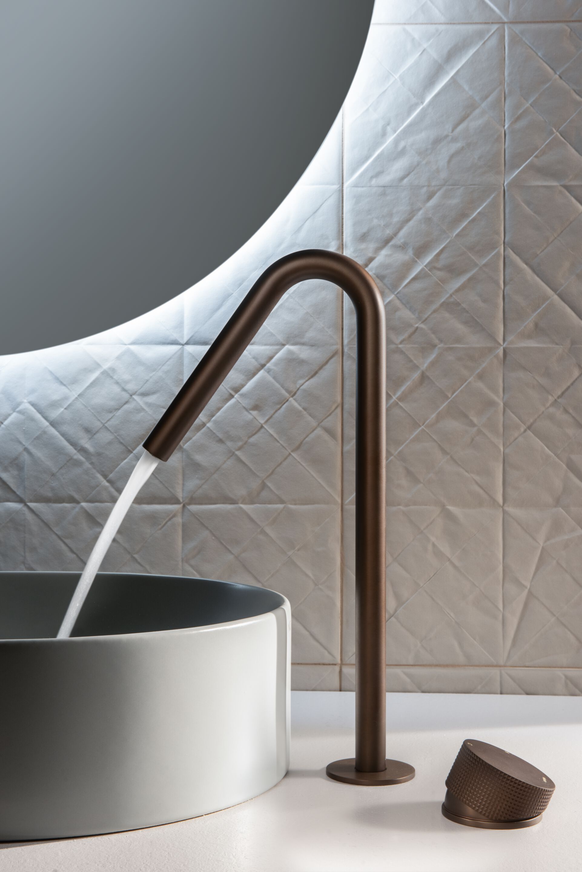 Латунный смеситель для раковины с 2 отверстиями Hotbath Guy ARCH-00054721 - Вид №1