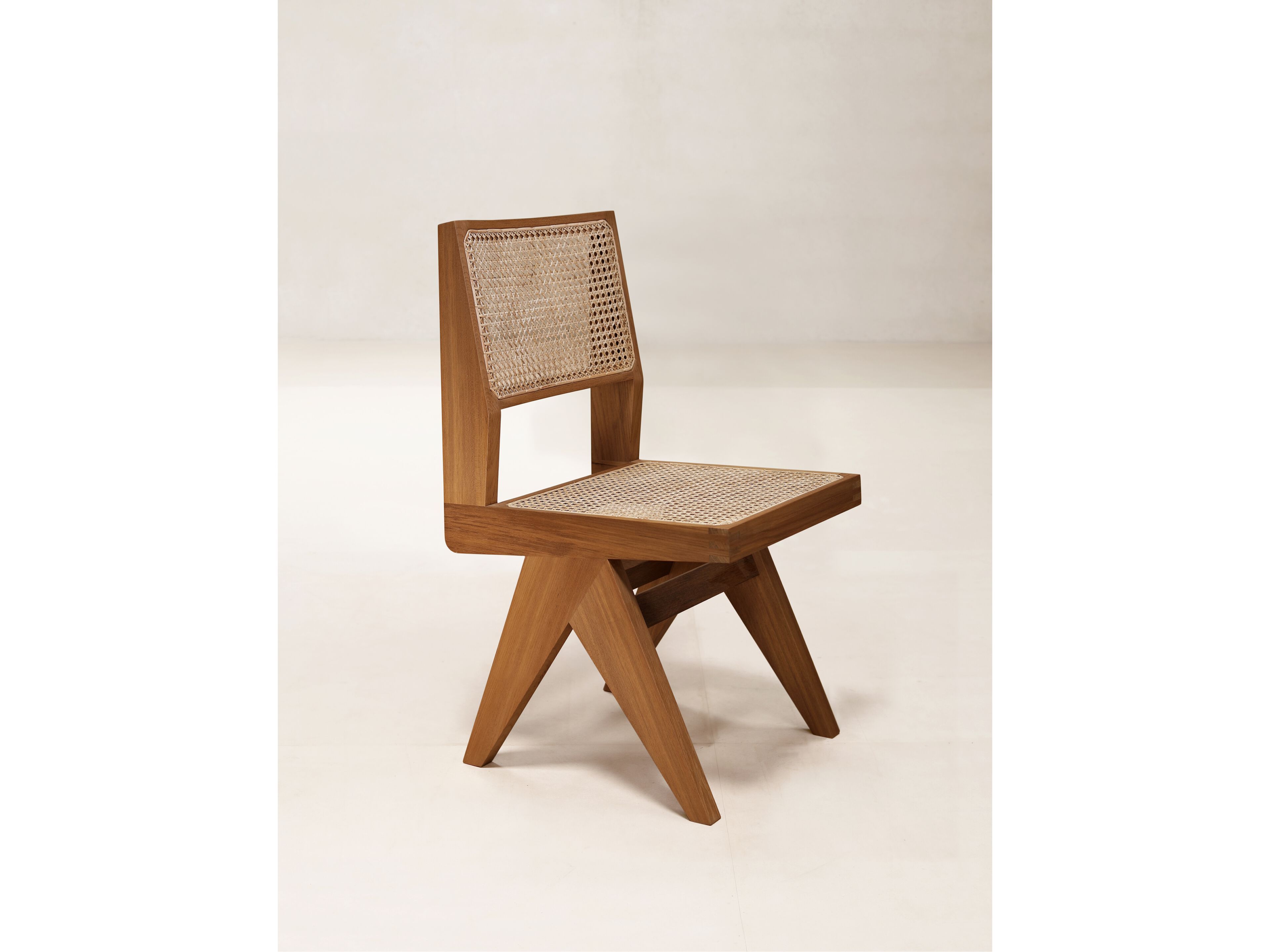 Стул из тикового дерева без подлокотников Phantom Hands Project Chandigarh ARCH-00017432 - Вид №1
