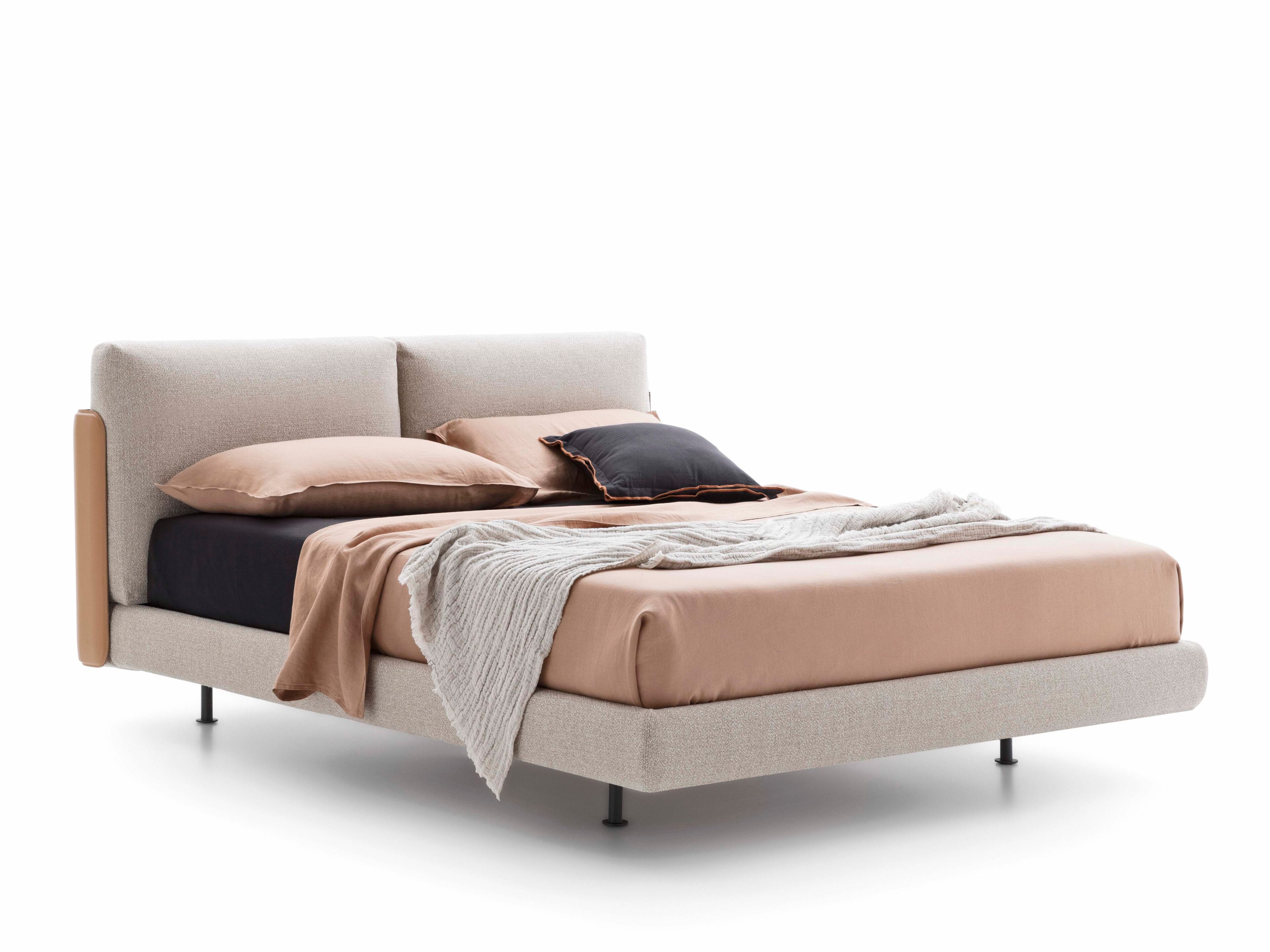 Двуспальная кровать с мягким изголовьем Alf DaFrè HUG ARCH-00011073