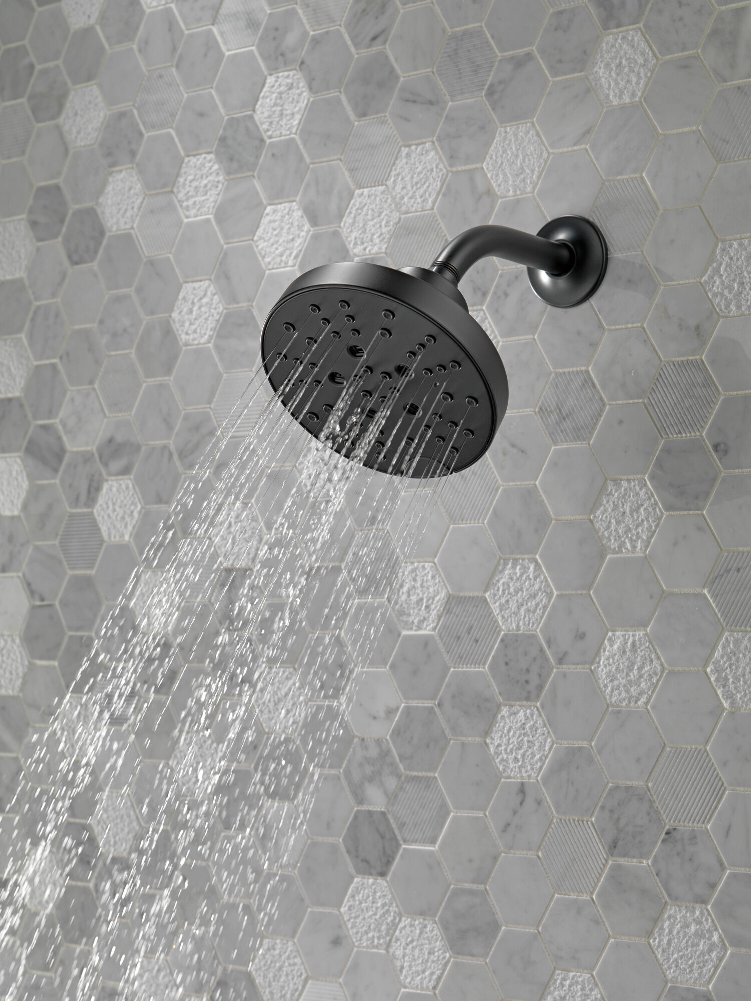 75568BL H2Okinetic® 5-регулировочная душевая лейка Delta Faucet DELTA Матовый черный - Вид №5