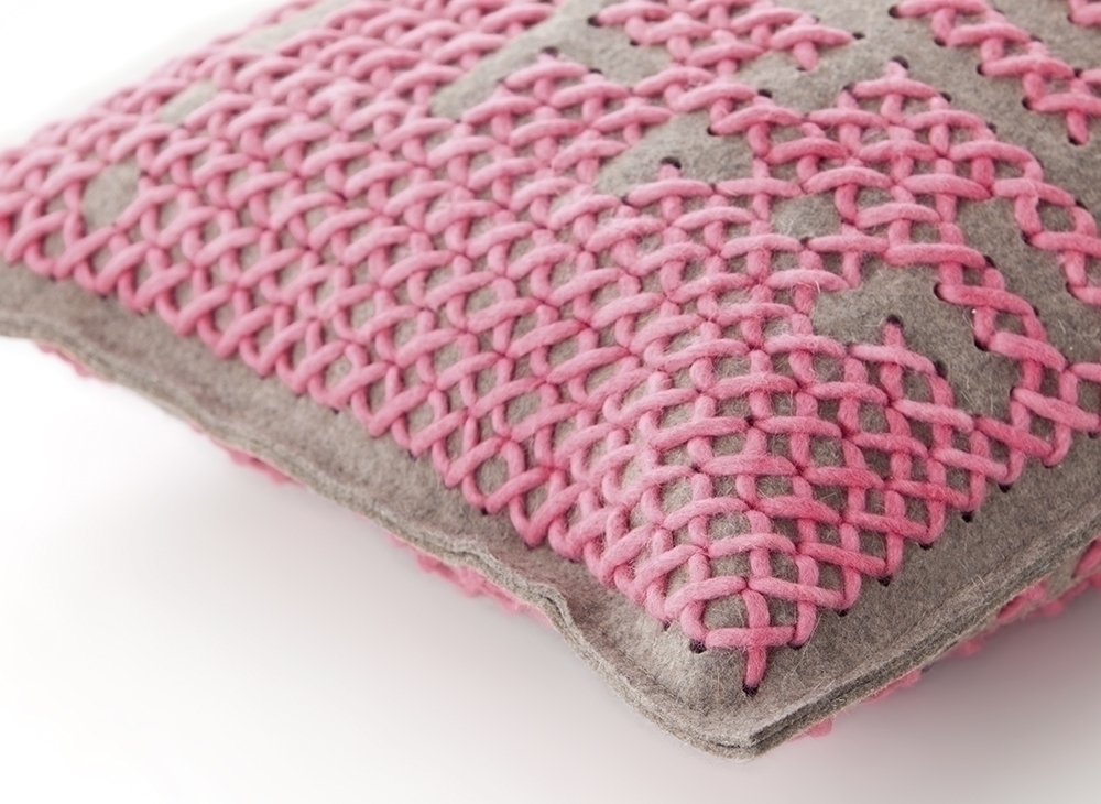 100079 Подушка Abstract розовая 57x43 см GAN Canevas