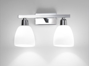 Настенный светильник из латуни и стекла