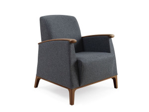 Тканевое кресло с подлокотниками