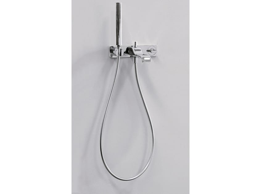 Однорычажный настенный смеситель для ванны с ручным душем Ceramica Flaminia Noke' ARCH-00022598