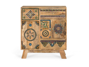 Деревянный шкаф