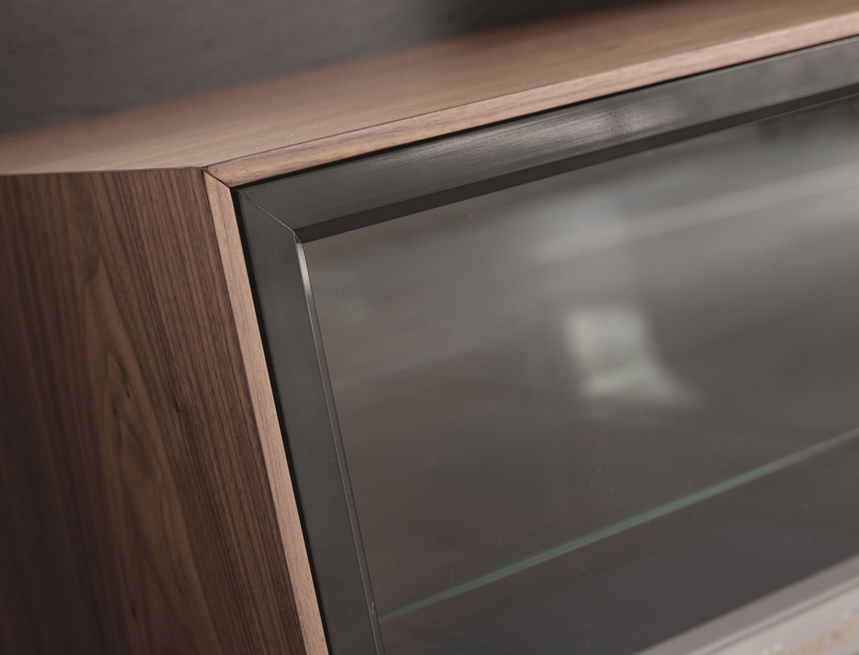 Деревянный шкаф для телевизора с выдвижными ящиками и дверцами Hurtado Evolution ARCH-00037782 - Вид №4