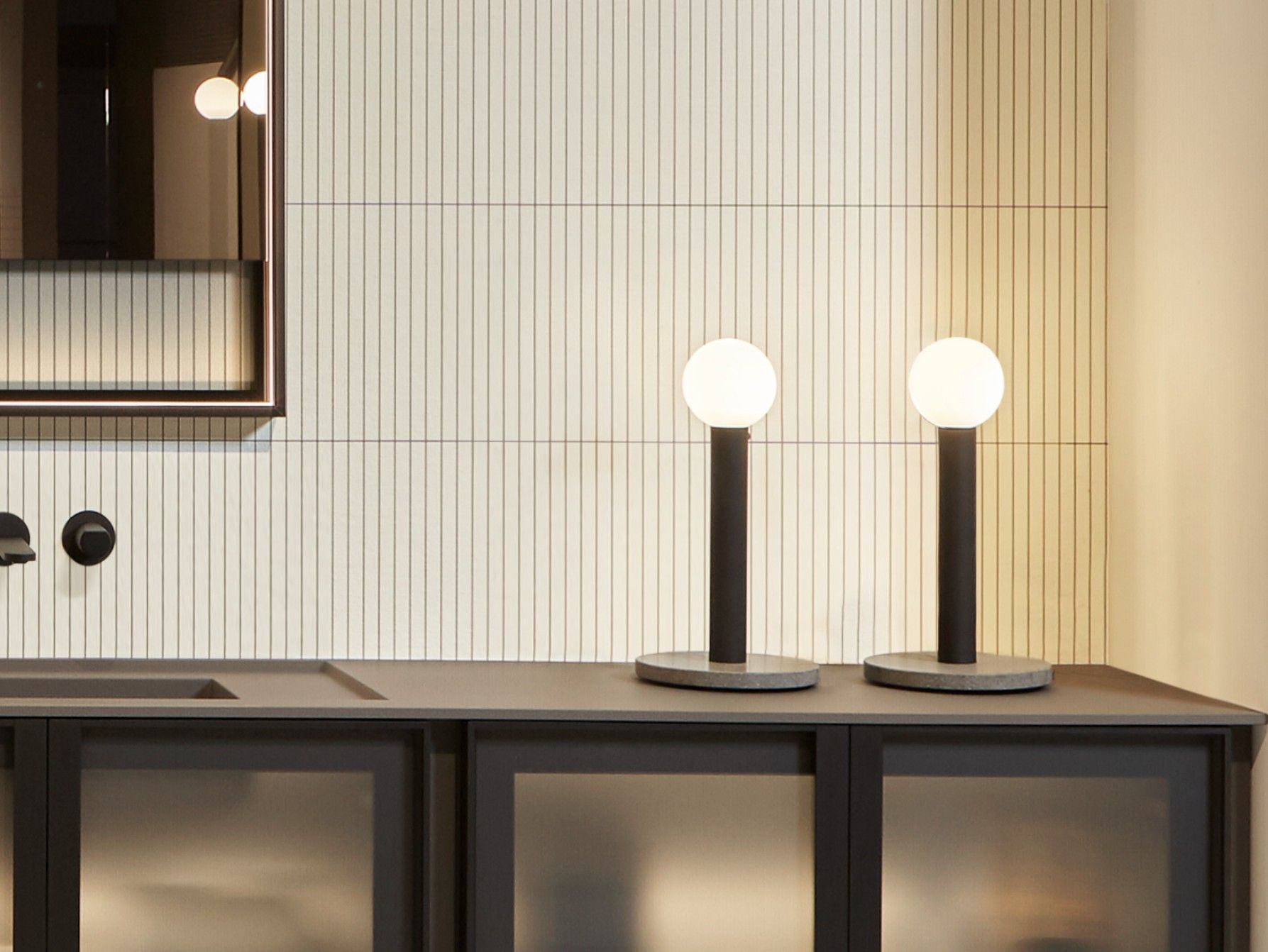 Латунная светодиодная настольная лампа Antoniolupi Apollo ARCH-00121975