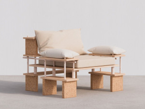 Кресло из дерева и пробки