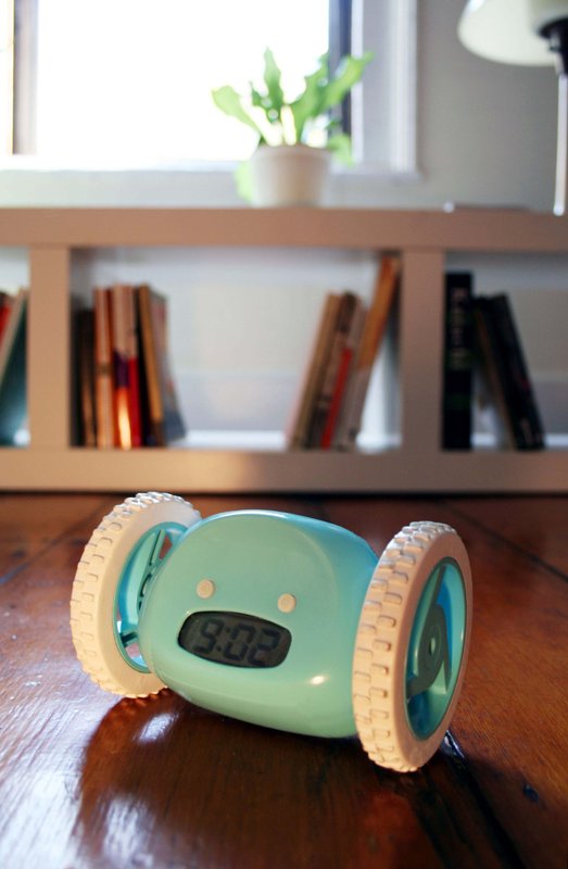 Будильник с сюрпризом Clocky бирюзовый SUCK UK SKCLOCKY2 - Вид №4