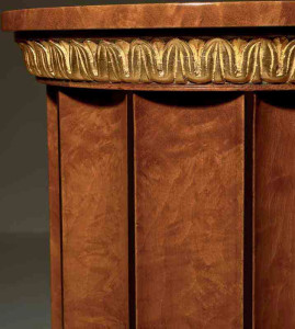 Колонна из миртового шиповника