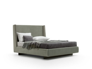 Двуспальная мягкая кровать