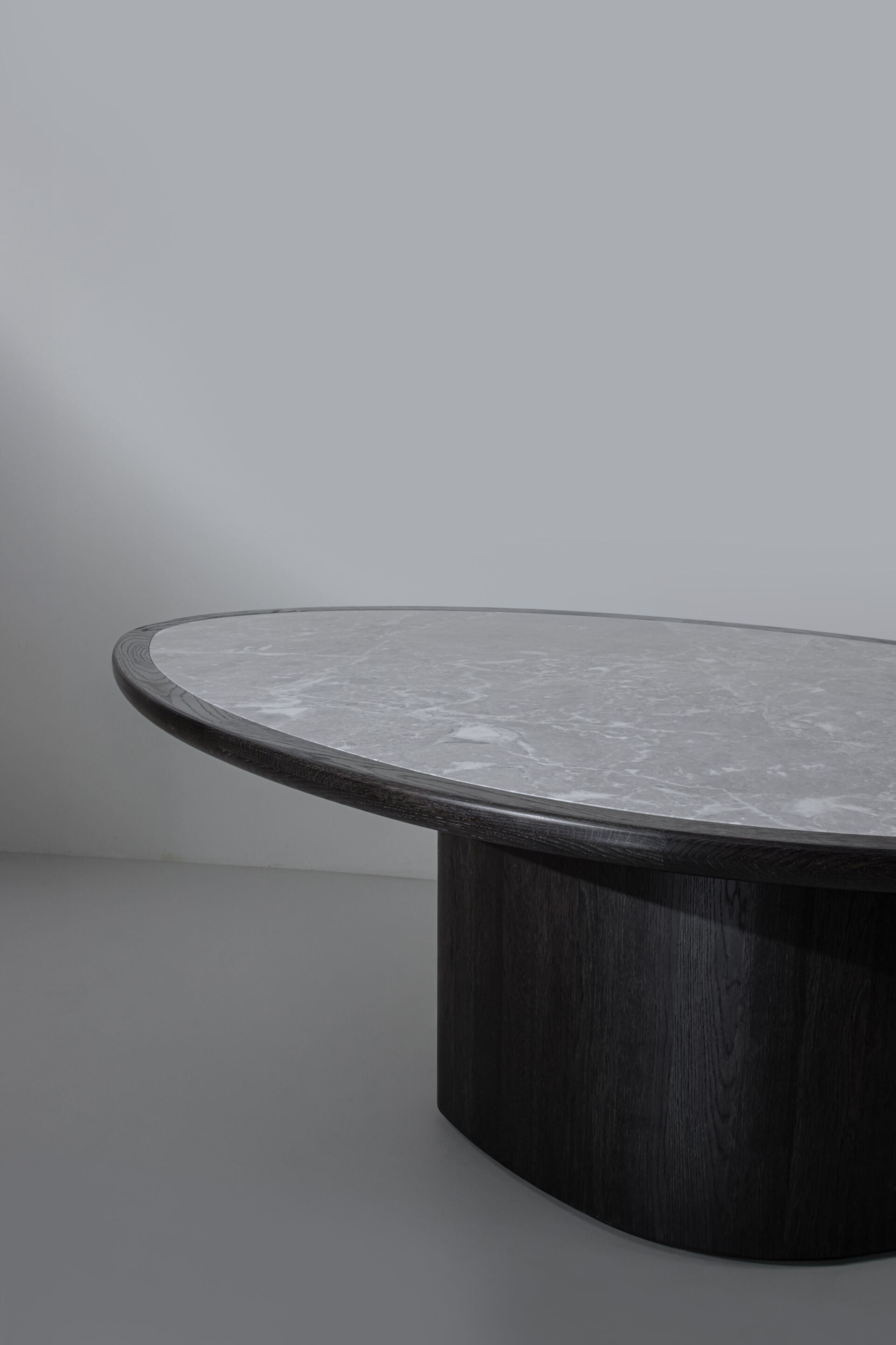 Мраморный и дубовый стол с Lazy Susan District Eight сейчас ARCH-00075737 - Вид №2