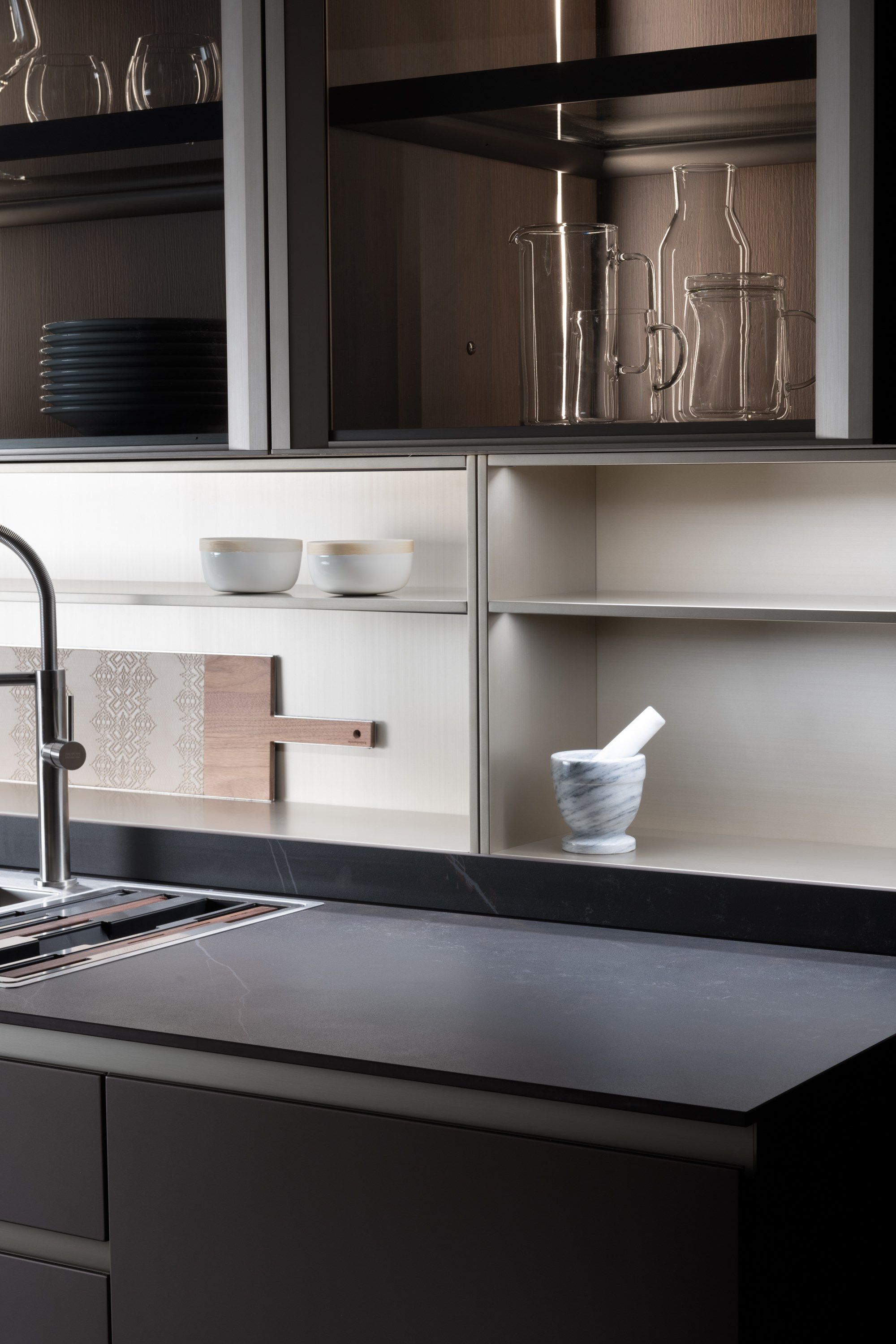 Встроенная кухня Dekton® с островом Floritelli Cucine ARCH-00067210 - Вид №3