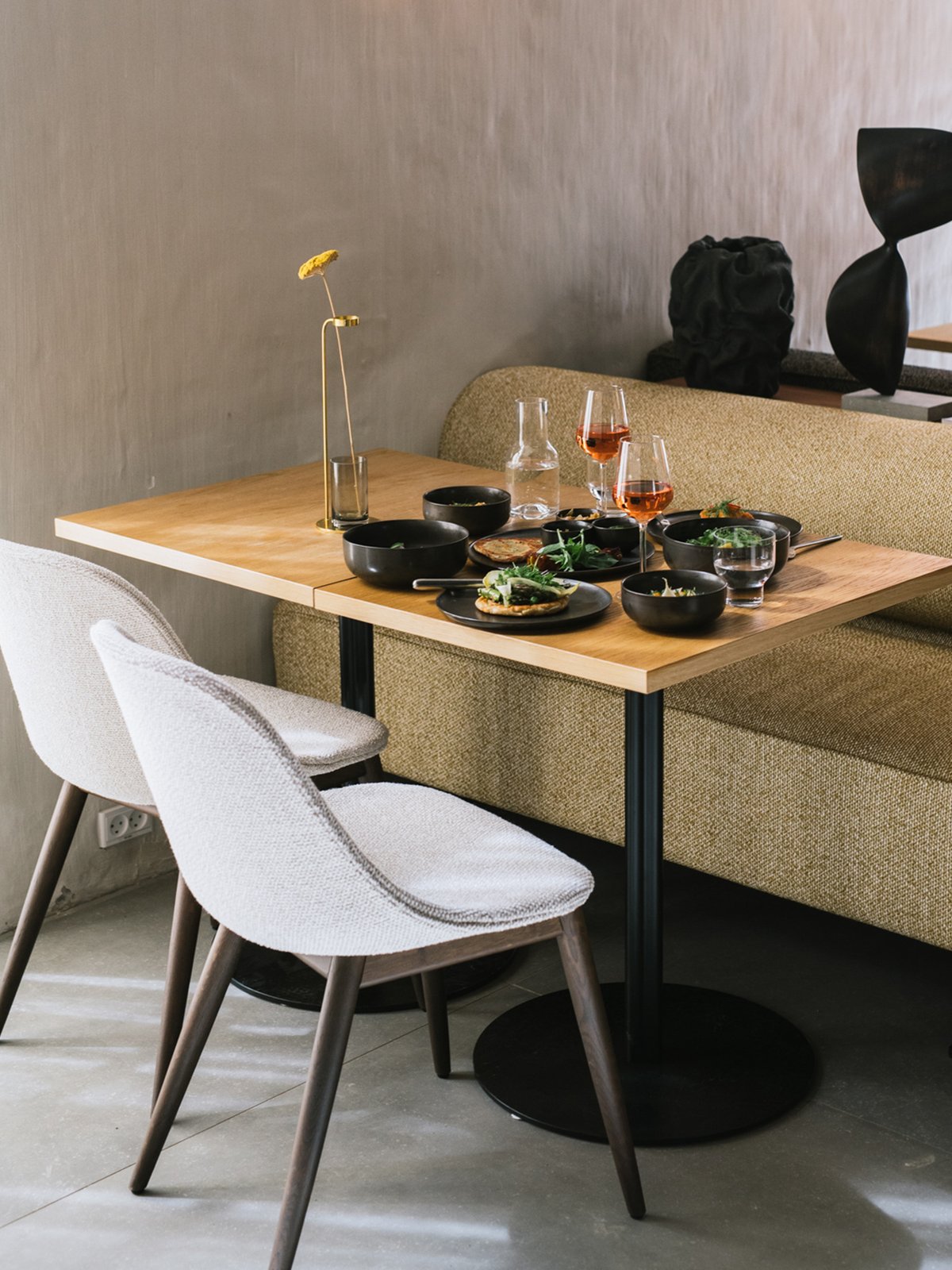 9395001-003101ZZ MENU Боковой обеденный стул Harbour, деревянная основа, обитый Черный дуб | Городской бархат - CA7832 / 031  - Вид №4