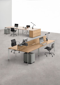 Множественный стол со встроенной полкой