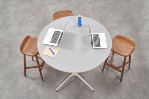 Круглый стол со спицами