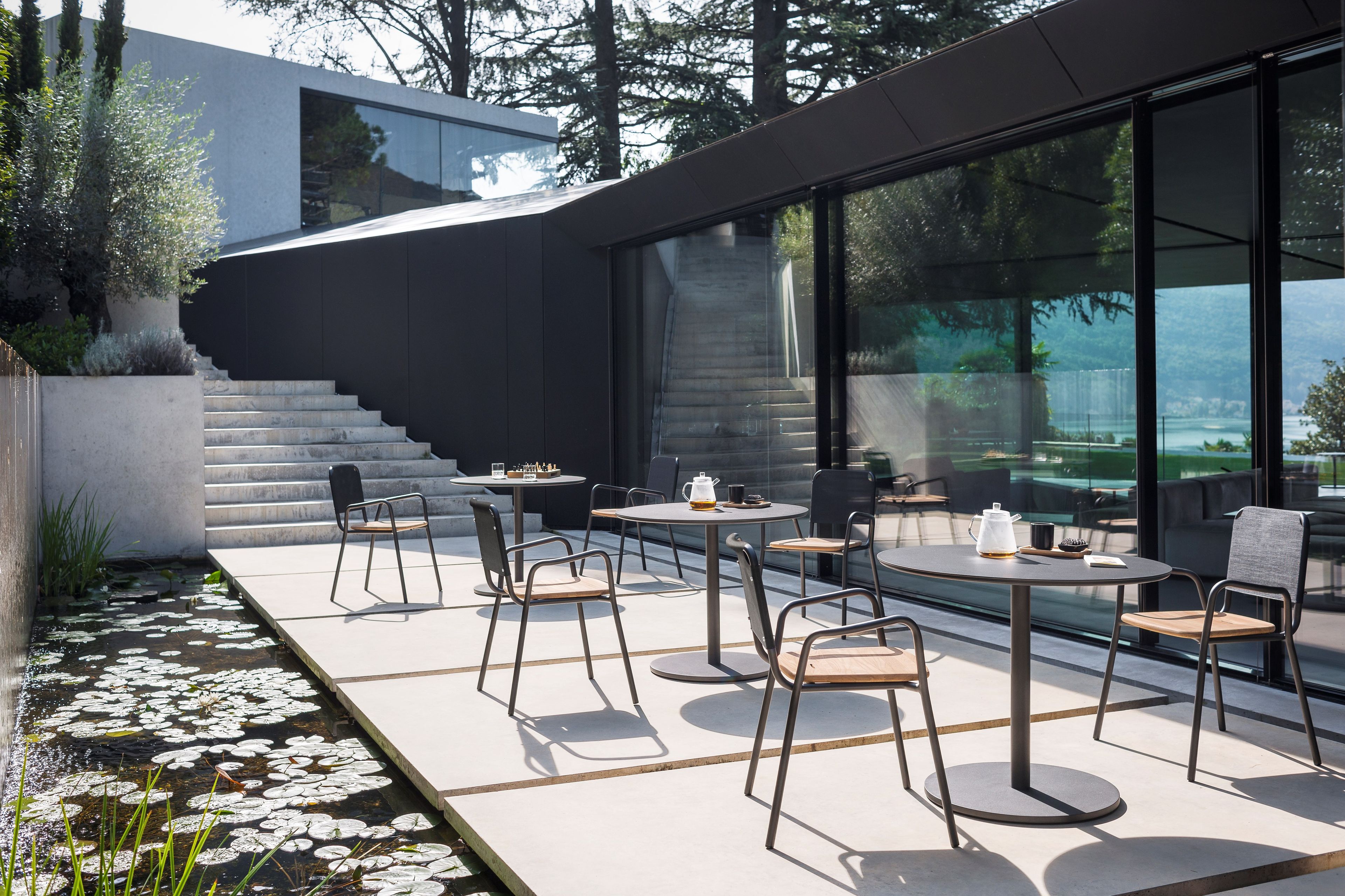 Квадратный садовый стол RODA Button ARCH-00070944 - Вид №2