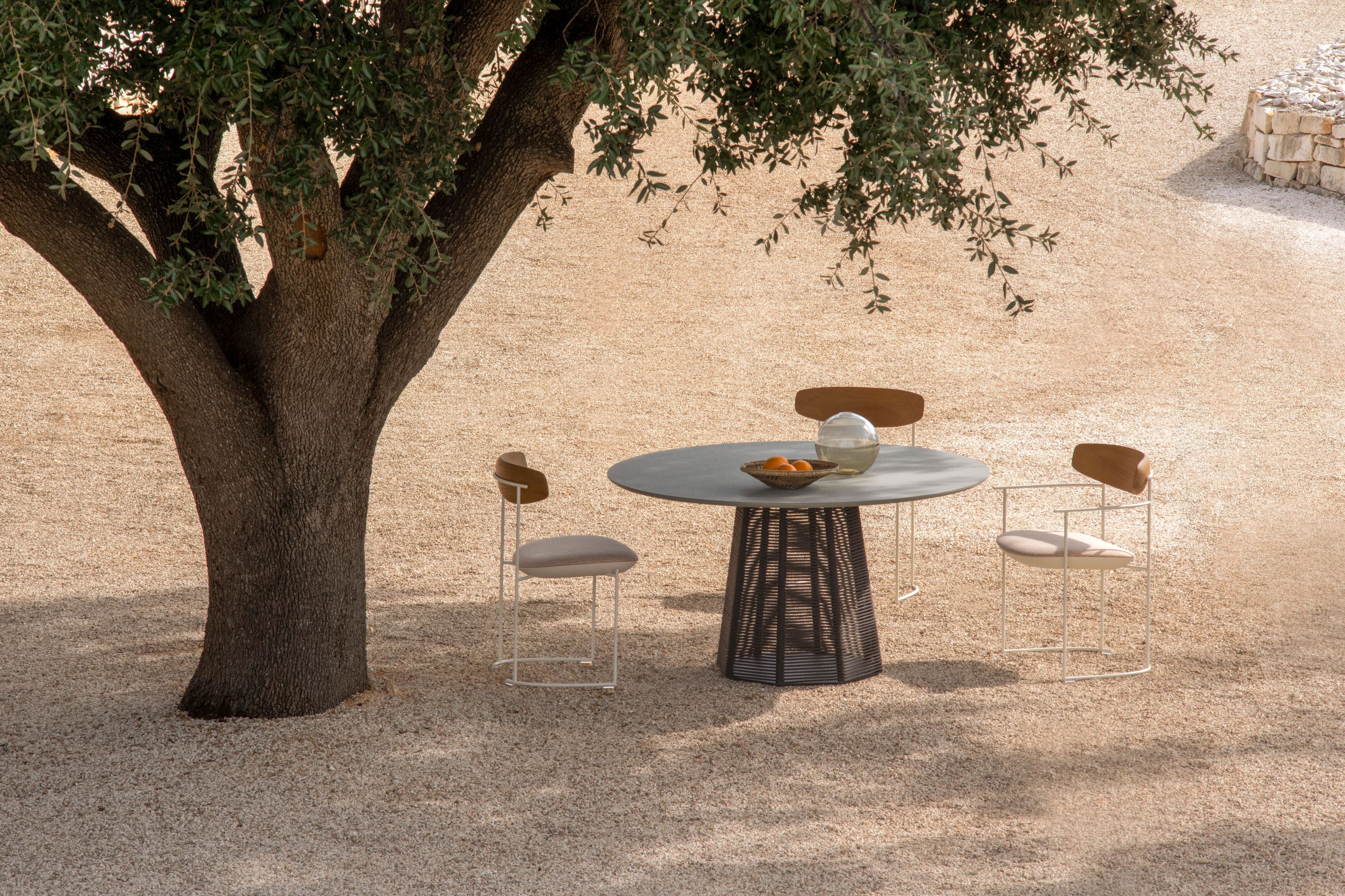 Металлический садовый стул с подлокотниками Potocco Keel Light ARCH-00100984 - Вид №1