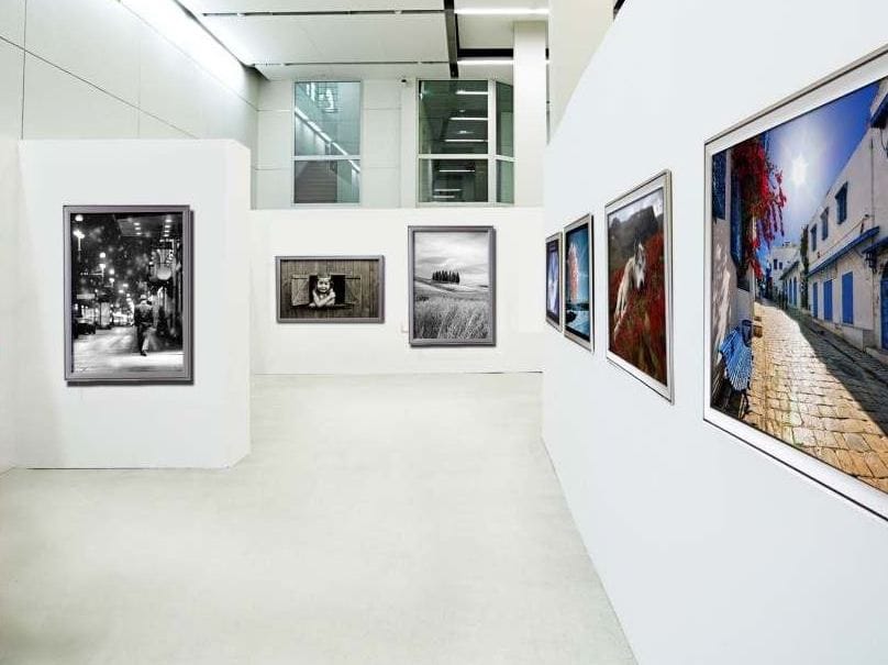 Алюминиевая настенная витрина STUDIO T Teknoline ARCH-00082276