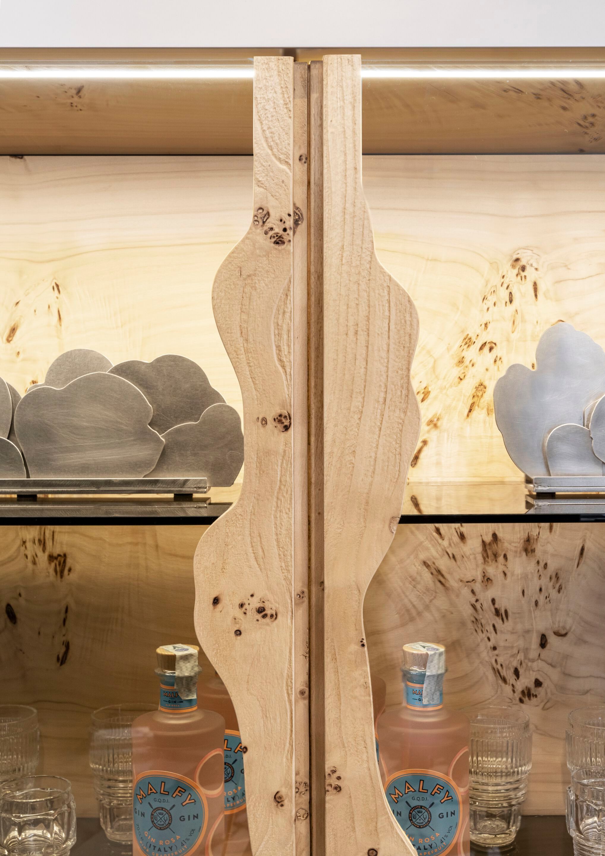 Деревянный барный шкаф со встроенным освещением Bizzotto Italia Нара ARCH-00007563 - Вид №1