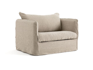 Тканевое кресло с подлокотниками