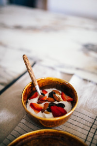 Набор столовых приборов из нержавеющей стали и дерева