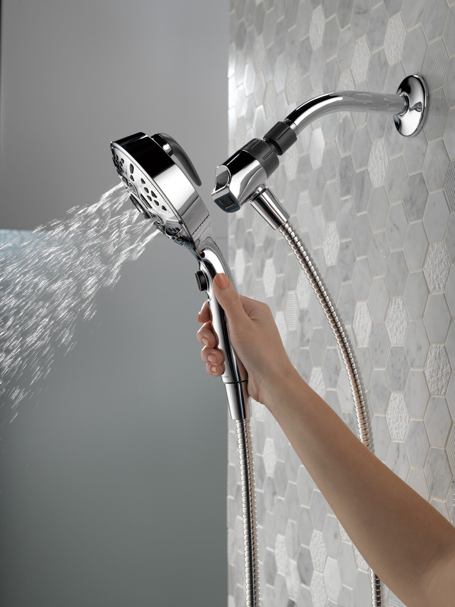 75707 Ручной душ SureDock ™ с 7 настройками Delta Faucet Delta Хром - Вид №8